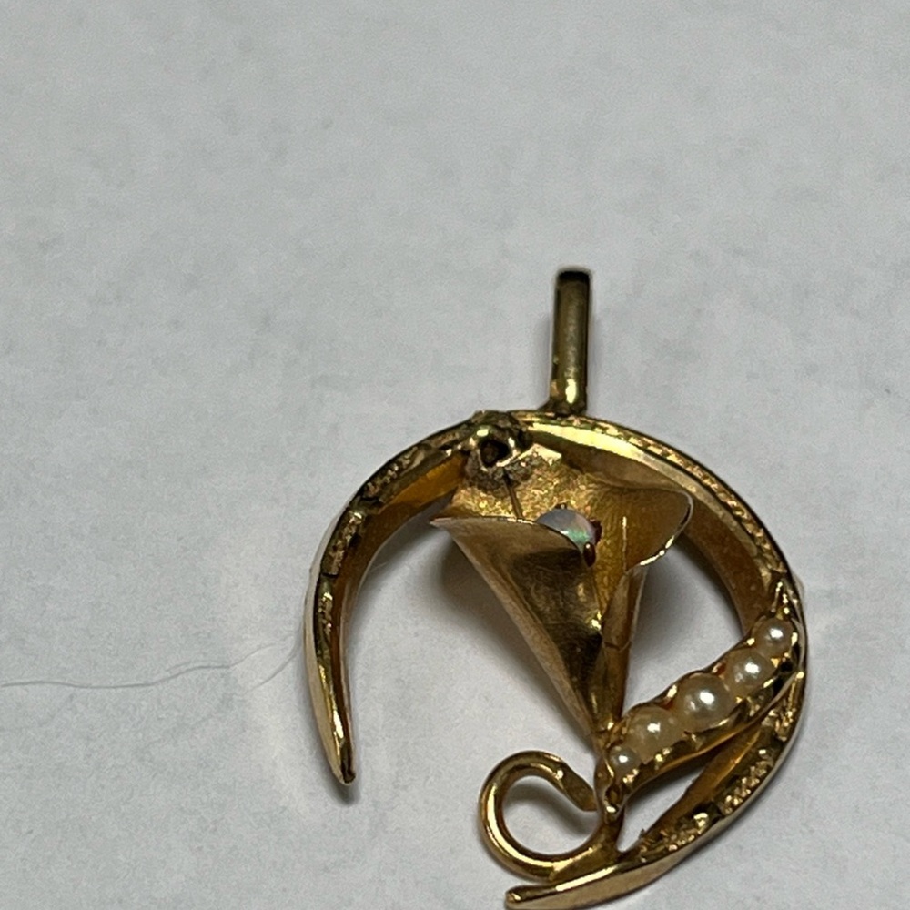 Gold 10 kt art nouveau era 1900’s  Calla Lily Pendant with Pearls